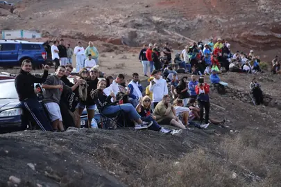 Aficionados a los rallyes en Lanzarote. Foto Sergio Betancort.