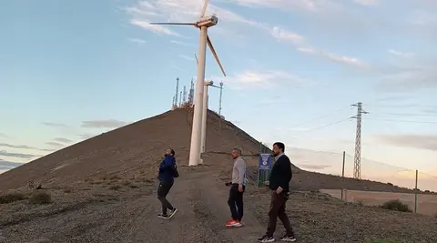 Aerogeneradores en desuso en Montaña Mina.