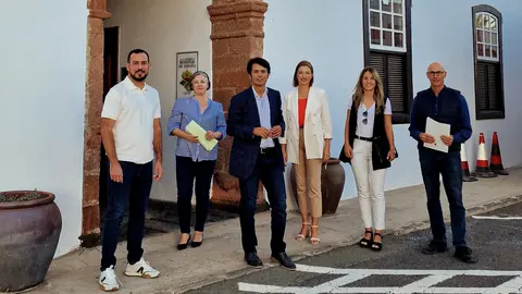 Bergaz junto con sus compañeros grupo PSOE.