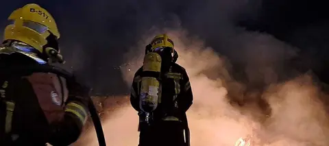 Bomberos en acción.