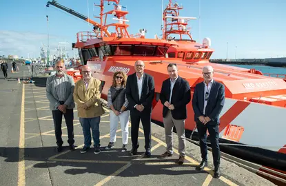 El director general de la Marina Mercante, el director de Salvamento Marítimo y el delegado del Gobierno en Canarias, Anselmo Pestana, visitaron en Puerto Naos a la 'Guardamar Urania'.
