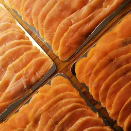 Lonchas de salmón ahumado de Uga.