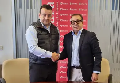 Firma convenio cajasiete y cámara.