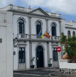 Fachada Ayuntamiento de Haría.