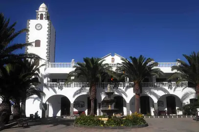 Fachada Ayuntamiento San Bartolomé.