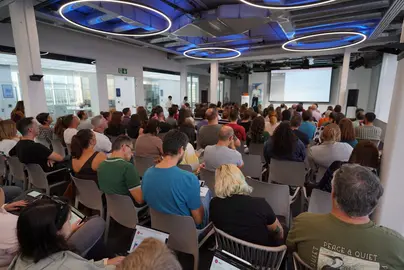 Docentes en el taller ChatGPT Cómo usar la IA para mejorar tu trabajo docente.
