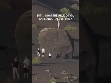 Turistas escalando en el Parque Natural de Los Volcanes.