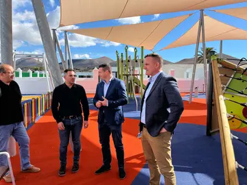 Visita a los parques infantiles.