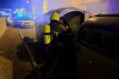 Los bomberos en el contenedor de Arrecife
