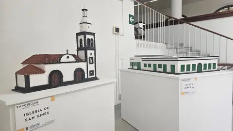 Exposición maquetas piedra.