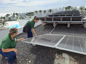 Instalación placas solares Centros Cívicos San Bartolomé.