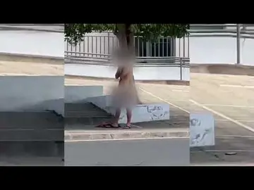 Hombre desnudo en Arrecife.