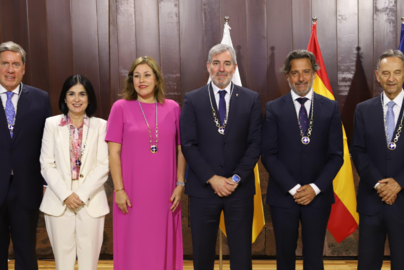 Astrid Pérez, Antonio Castro, Gabriel Mato, Carolina Darias y Gustavo Matos reciben el Collar de la Orden Islas Canarias.