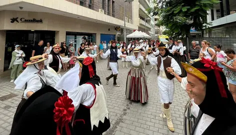 Actuación de la Agrupación Coros y Danzas Arrecife en las pasadas fiestas de San Ginés.
