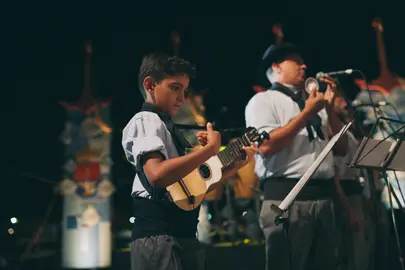 Los Campesino y Barrios Orquestados.