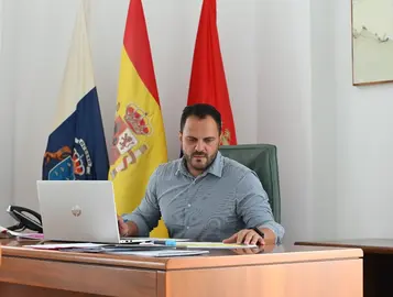 Yonathan de León tiene adscrita, como alcalde, la Unidad de Gestión Presupuestaria, que ha aprobado aumentar las inversiones en sus presupuestos anuales.