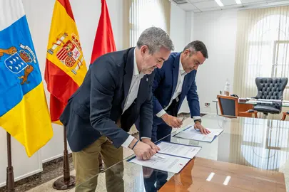 Firma convenio vivienda.