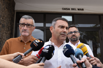 Marci Acuña junto a Oswaldo Betancort.