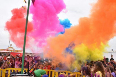 Fiesta de Los Colores en La Santa.