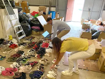 Zapatillas solidarias.