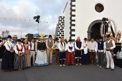 Políticos de Lanzarote escoltados por la Virgen de Dolores.