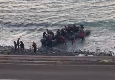 Patera llegada a Costa Teguise.