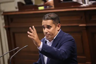 Yoné Caraballo en una sesión plenaria.