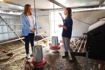 Ástrid Pérez con Elia González