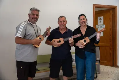 Entrega de los timples