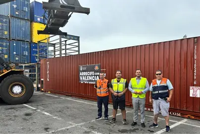 El contenedor con la ayuda