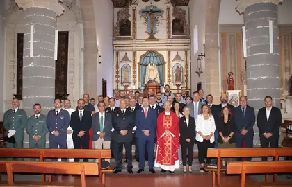 foto de familia en la iglesia de Yaiza