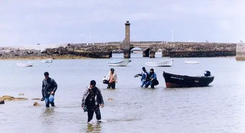 Llegada de una patera a Arrecife. Foto de Pepe Vera