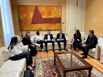 Reunión Oswaldo Betancort en el Parlamento