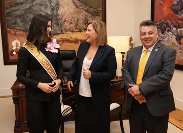 Astrid Pérez recibe a la Reina del Hogar Canario Venezolano