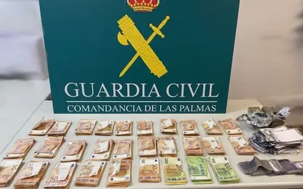 Dinero y los billetes falsos intervenidos por la Guardia Civil