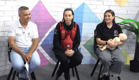 Benjamín Nieves junto a las alumnas de Coordinación de Emergencias del CIFP Zonzamas