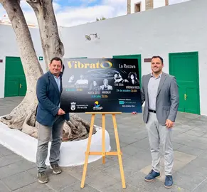 El alcalde Yonathan de León y el concejal Óscar López , presentan Vibrato con actuaciones de humor y música en La Recova 