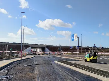 Este jueves se reabrirá al tráfico la circulación bajo el Puente de la Circunvalación de Arrecife. El Ayuntamiento requirió celeridad a la empresa estatal del Emisario Submarino