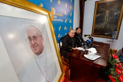 Comparecencia del obispo de la Diócesis de Canarias por el fallecimiento del papa Francisco (Foto: EFE)