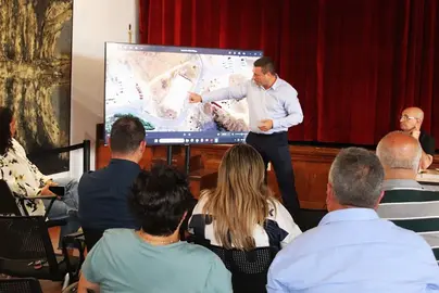 Reunión en el pueblo de El Golfo