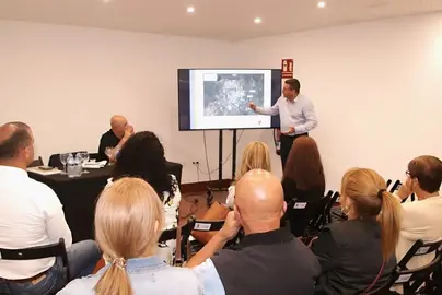 Reunión con los vecinos