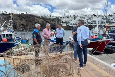 Un momento de la visita al muelle