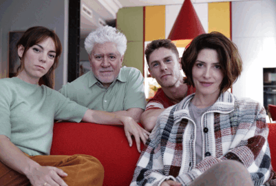 El director Pedro Almodóvar (2i), junto a los actores Bárbara Lennie (d), Victoria Luengo (i), Patrick Criado (2d), durante el rodaje de su nueva película 'Amarga Navidad'. EFE/Revolutionary