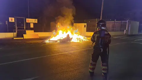 Contenedor incendiado