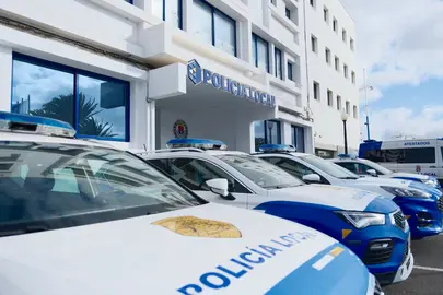 La Policía Local de Arrecife lo detuvo por estos delitos y ha sido puesta a disposición judicial