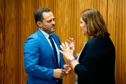 El alcalde de Arrecife, Yonathan de León, y la presidenta de la APLP, Beatriz Calzada, en la reunión del consejo de Administración