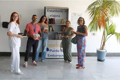 Estantería con los libros 
