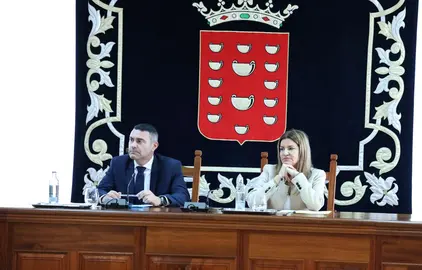 El presidente, Oswaldo Betancort, y la vicepresidenta, María Jesús Tovar