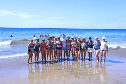 PRESIDENTE CON LOS MAYORES EN AQUA GYM (1)