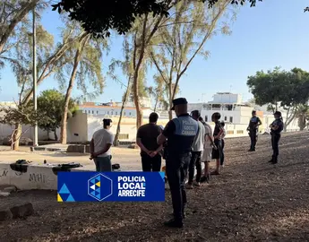 Despliegue de la Policía Local de Arrecife realizado esta semana en el Parque de Los Pinos, en Titerroy, para combartir la venta de drogas